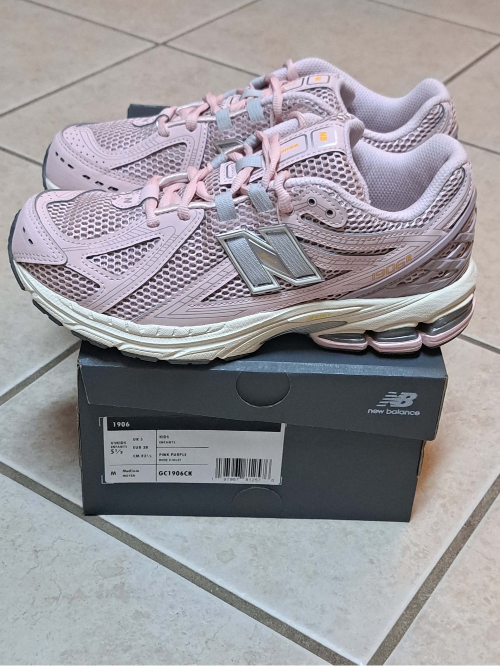 New Balance 1906R sneakers -  'Rose Sugar' - Big Kids sz 5.5Y / Wmns 7.0 - Picture 10 of 12